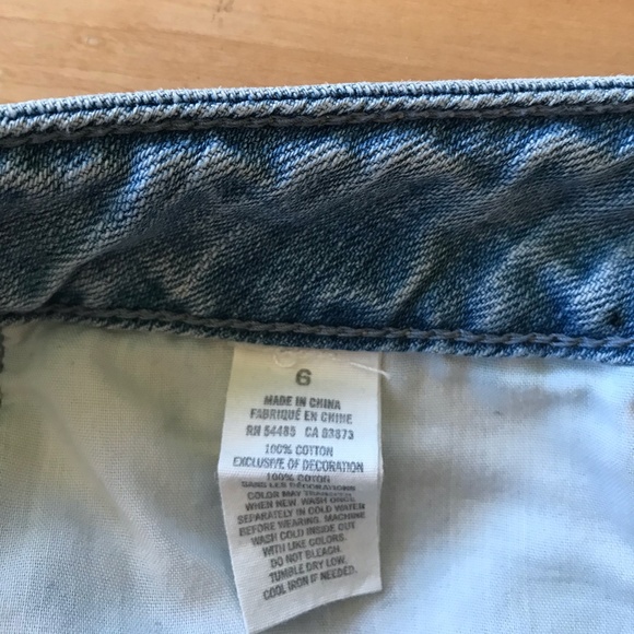 American Eagle Distressed Jean Shorts - Picture 4 of 4